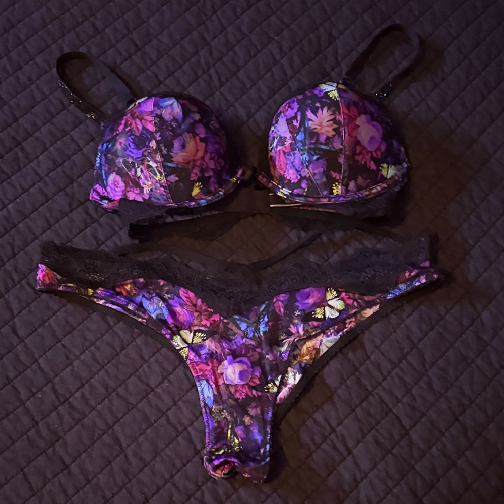 NWT Victoria’s Secret Y-Back Shine Strap Brazilian Panty Moody Floral
